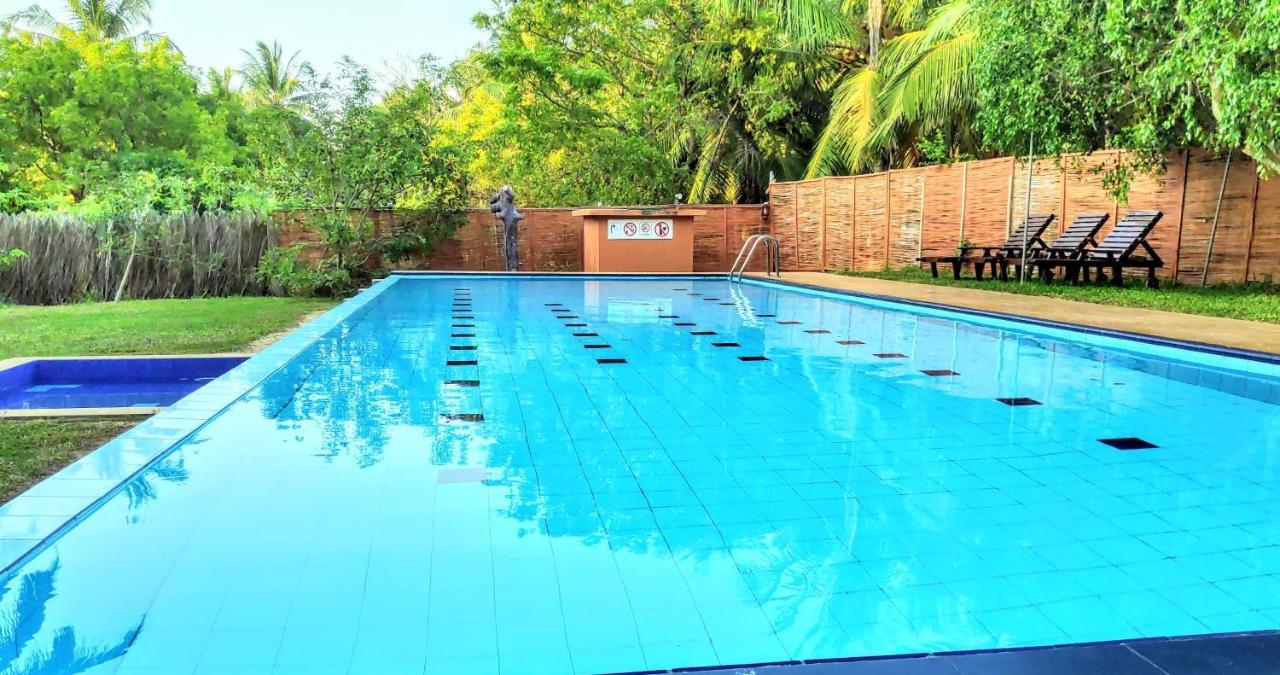 Roshanne Beach Resort Kalpitiya Exterior photo