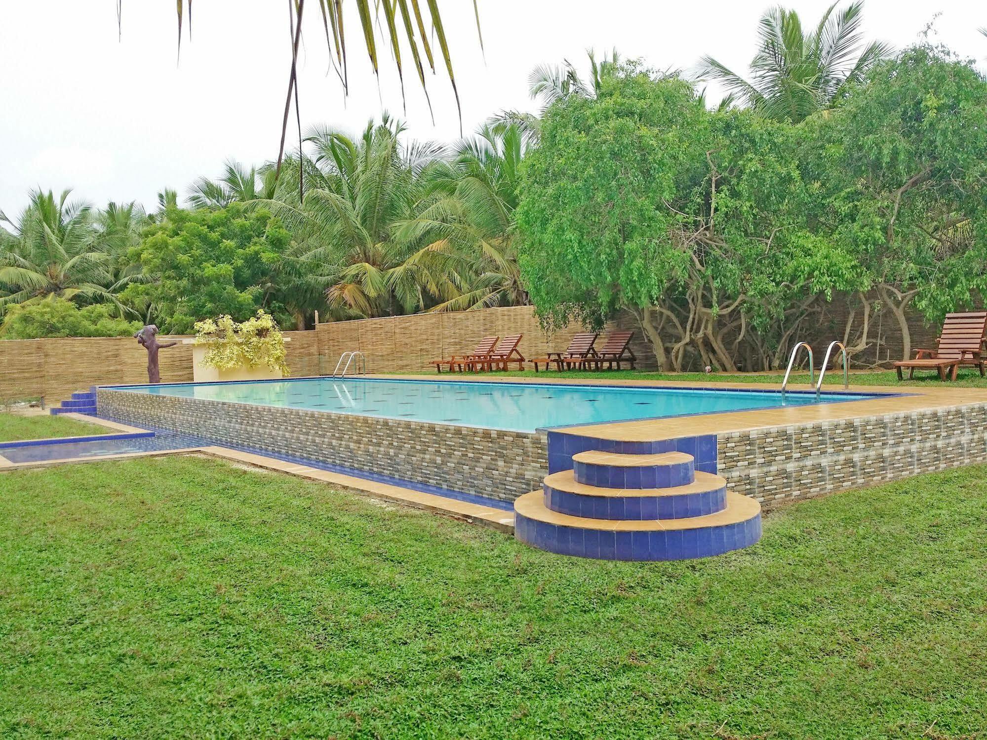 Roshanne Beach Resort Kalpitiya Exterior photo
